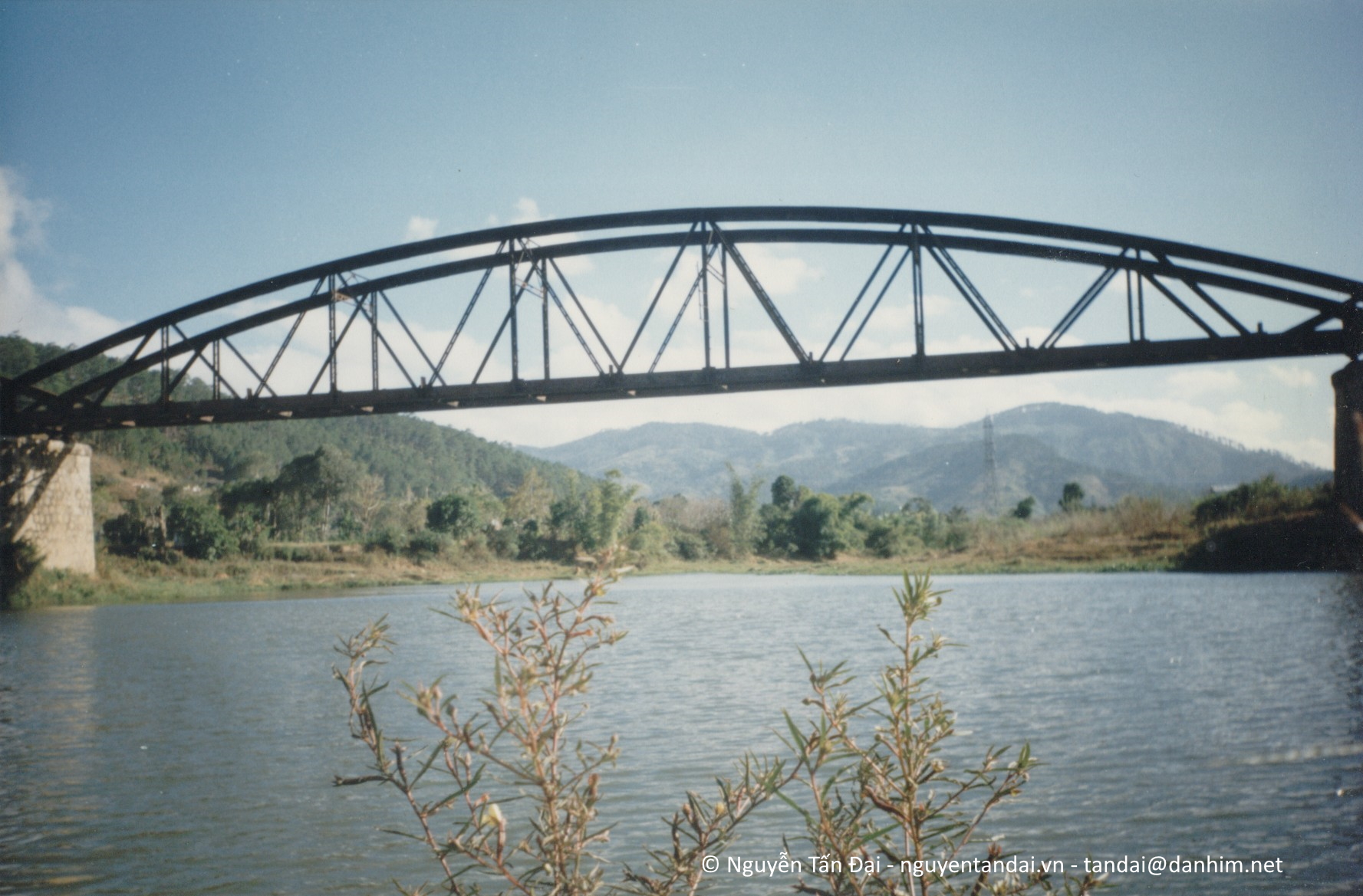 Cận cảnh cầu xe lửa Dran.